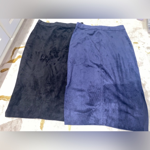 ARITZIA: Wilfred Free Vegan Suede Skirt with Side Slit (Black/Navy) - Picture 2 of 3